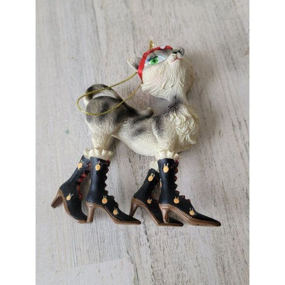 High heel boot camp bow eyelashes ornament Xmas decor - Picture 1 of 7
